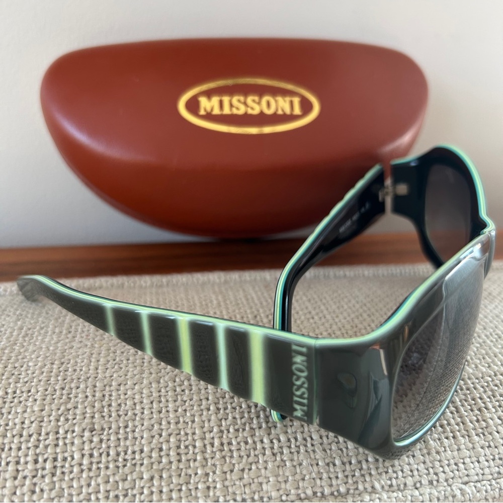MISSONI Sunglasses & Case